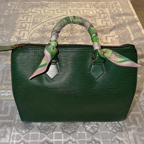 Authentic Vintage Louis Vuitton Speedy 25 in Epi Leather - Picture 1 of 16